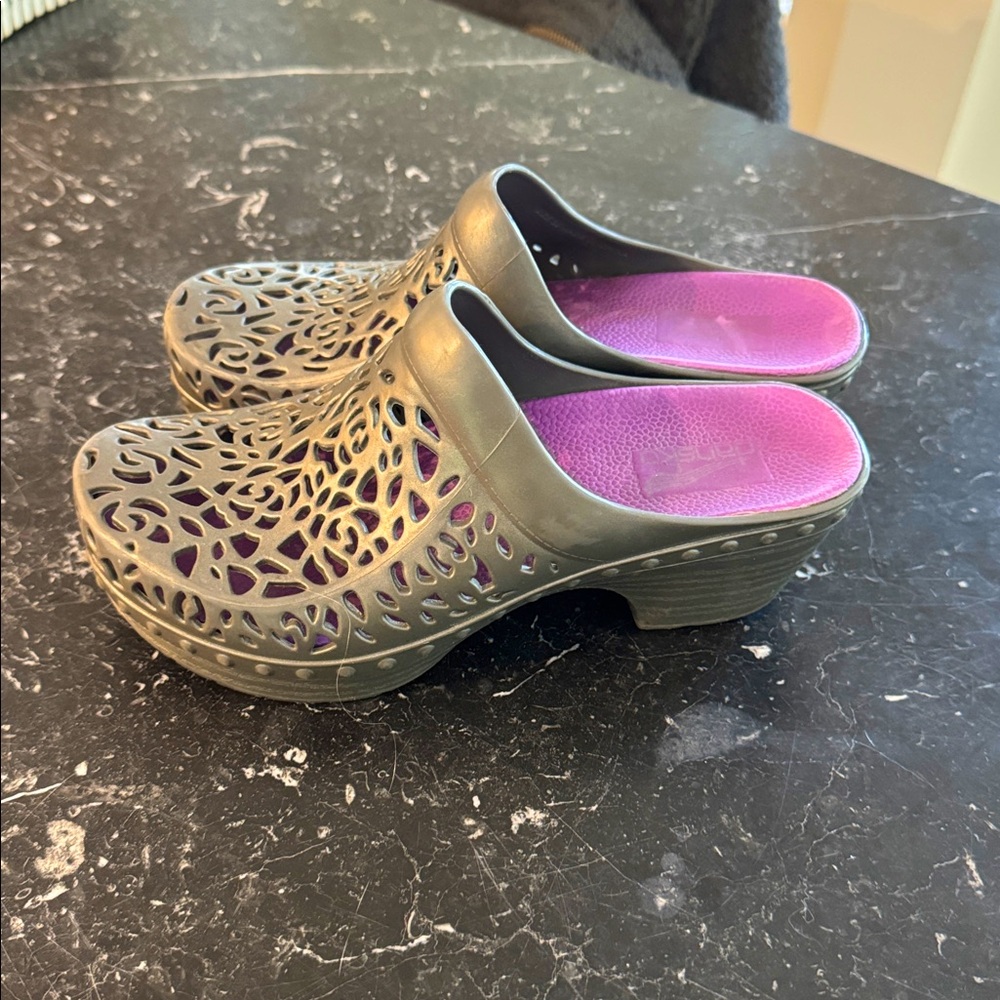Dansko • Pippa Molded Clogs size 36